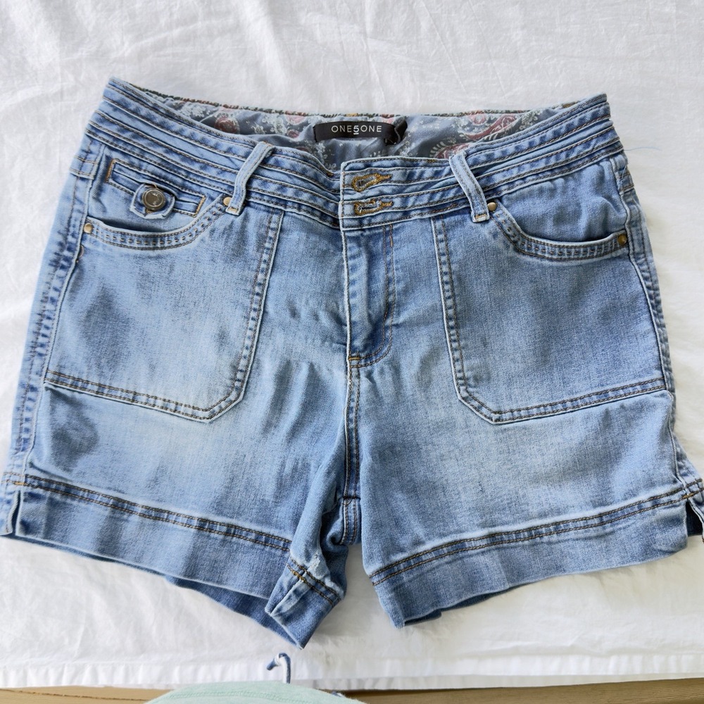 ONE5ONE Light Blue Shorts Size 10 Double Button Front Pockets Paisley Trim Insid